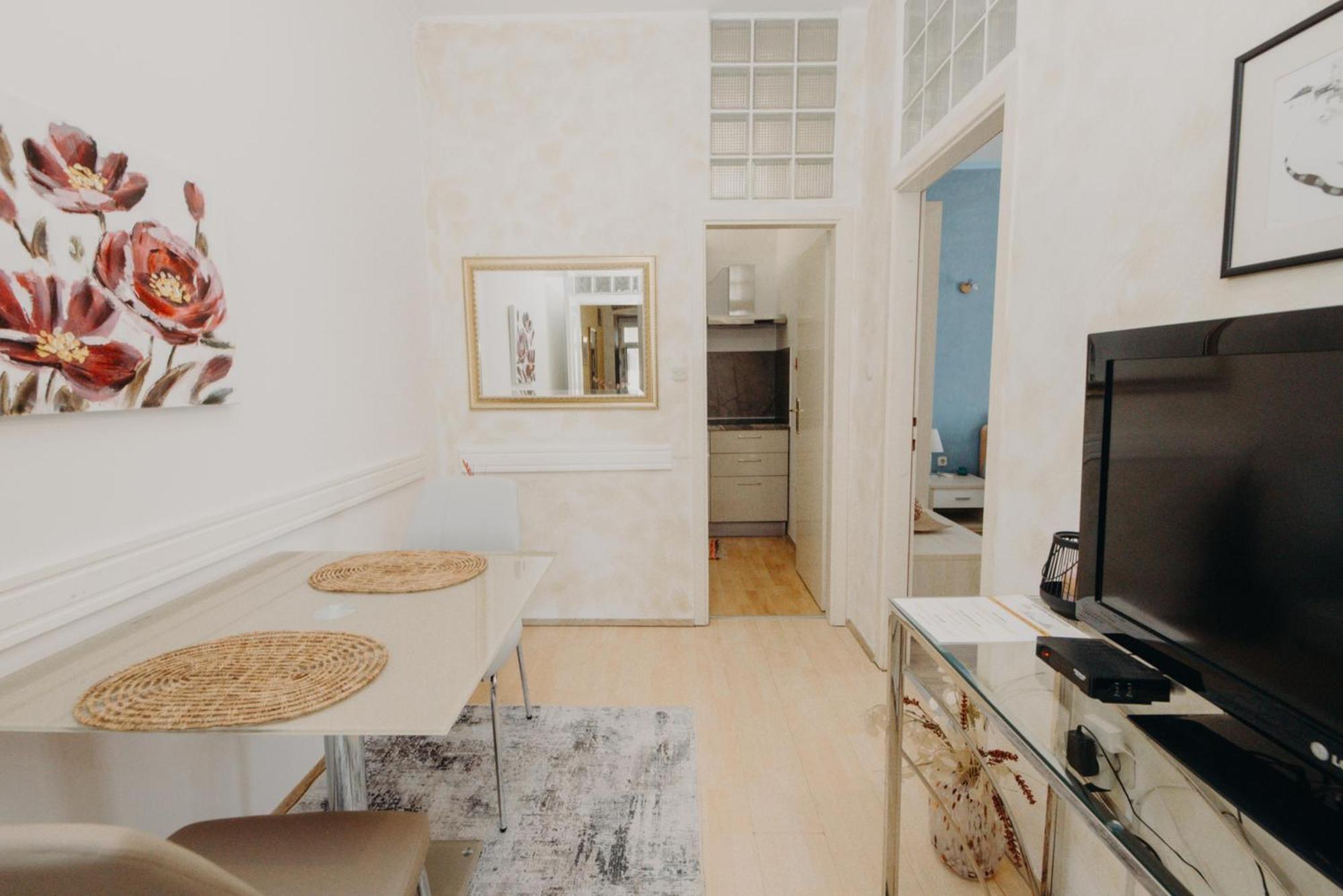 Rooms And Studios Villa Rossella 2 Rovinj Exterior photo